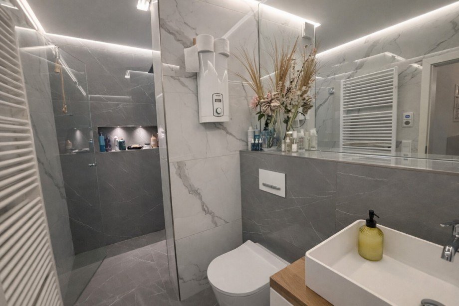 modernes Duschbad Etagenwohnung Hamburg