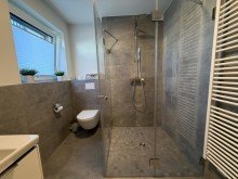 Gro�e Walk-in Dusche Ankerplatz Tossens - Ihre Luxus Ferienwohnung mit eigener Sauna, �berdachter Terrasse und Stellplatz