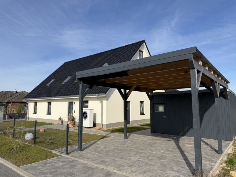 Stra�enansicht Doppelhaush�lfte Zarrentin