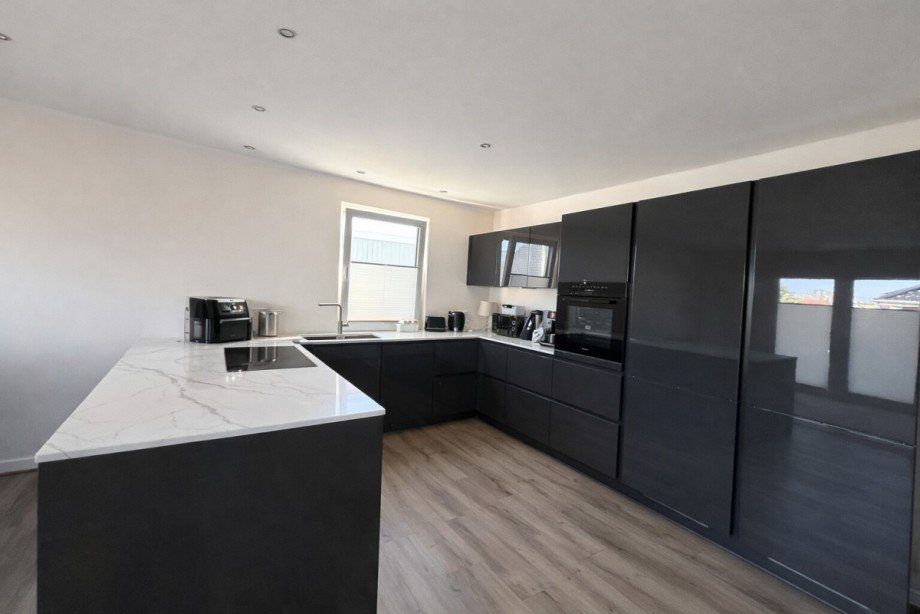 Moderne Einbauk�che Doppelhaush�lfte Zarrentin